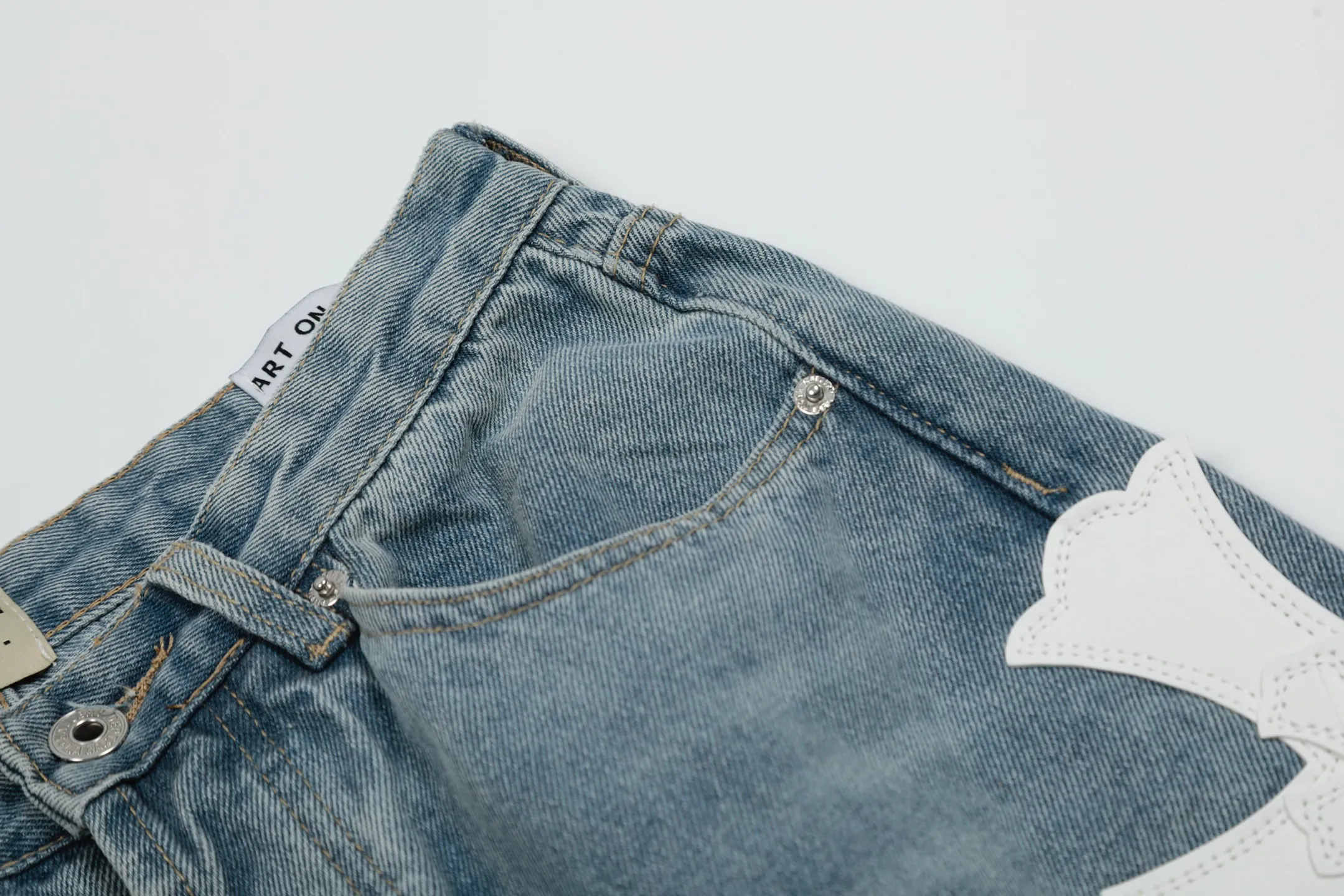 #8146 P290💰 Independent GALLERY DEPT. Vintage multi-leather spliced cross loose washed flared jeans - truly restore the ultimate texture of Vintage - original hardware accessories washed and other elevators, QR code analysis are all purchased from the original factory, high degree of restoration, you are welcome to compare with a certain product~ - Three-dimensional version Loose and comfortable, not picky about the body shape, taller and slimmer, factory Seiko, original factory quality control, same style for men and women, can be matched with couples, versatile recommendation, must-have jeans for all seasons -Size: 28 30 32 34 36